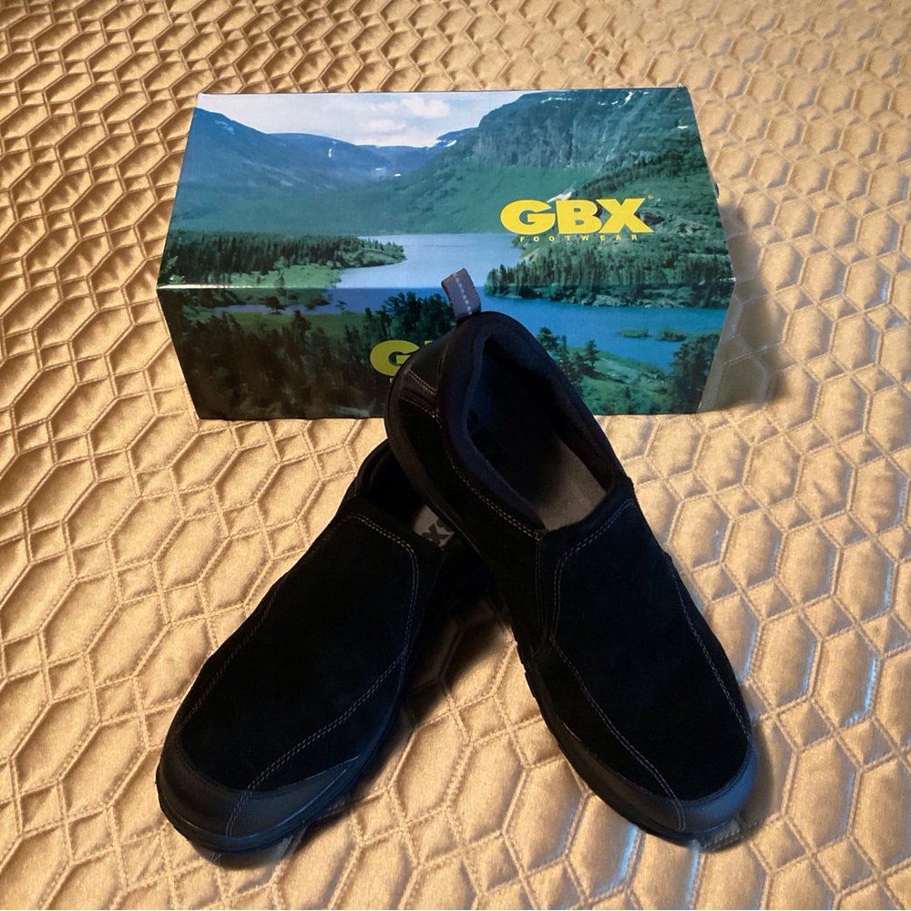 NWT GBX Trail Glider Mens black leather Size10 Slip On shoe. New in original box